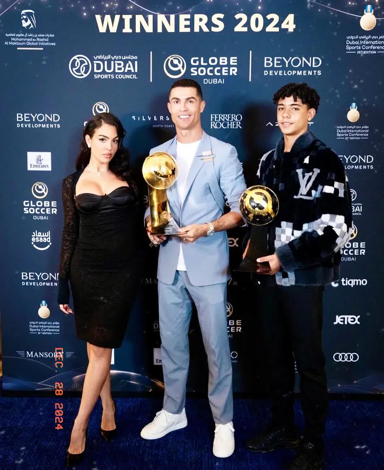 拜仁轻取曼城，C罗乌龙送礼足总杯