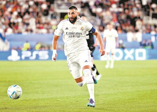 那不勒斯逆转乌拉圭，本泽马关键制胜